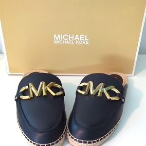 Michael Kors NIB Izzy Leather Sandals 6